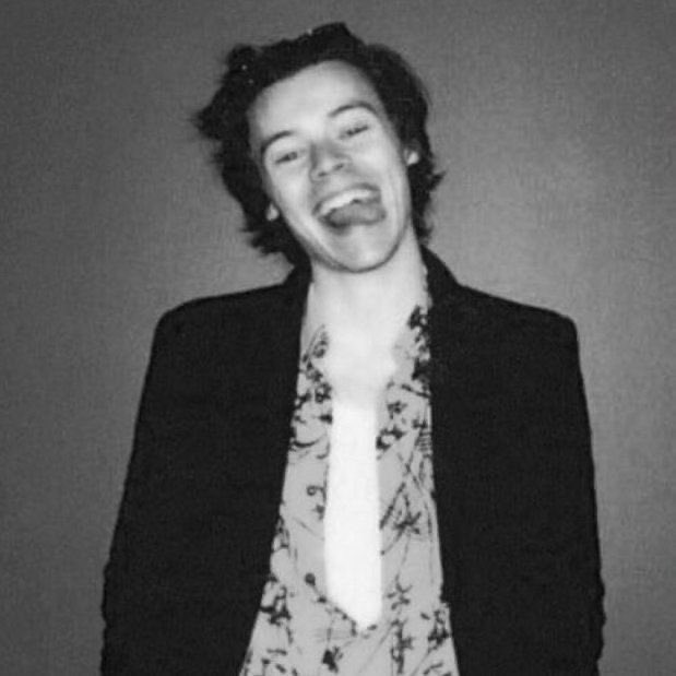 theharrycrave's tweet image. Happy Birthday to the Sun, the Moon, and the Stars, collectively.