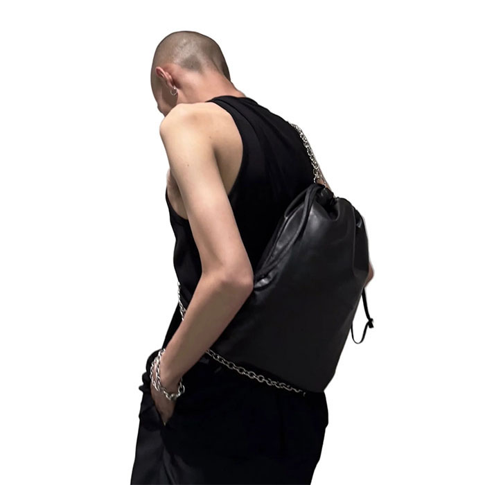 JOHNLAWRENCESULLIVAN 男らしさとオシャレ感が両立するレザーバッグ