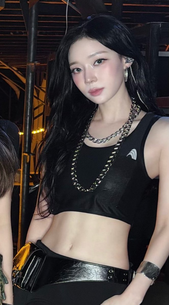 아니 진짜로 복근 개탄탄해 보임.........
얼굴도 지금 해상도 4K임 미래보다 선명합