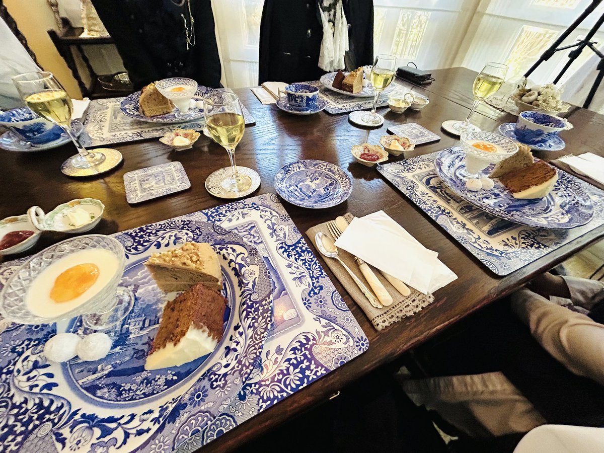 皇子会にお誘いいただき、参加してまいりました⚔️
美味しい楽しい麗しいな、とっても素敵空間でした。
ありがとうございました🐦‍⬛⚜️

 #皇子ロリィタ  #マリッジ皇子会