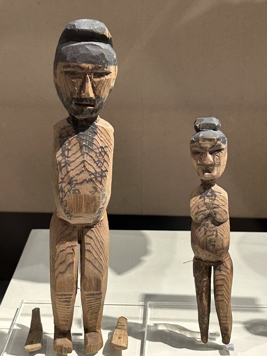 亀岡市八木町の梅林で人形に孤独つて素敵とつぶやく人 亀岡市八木町の