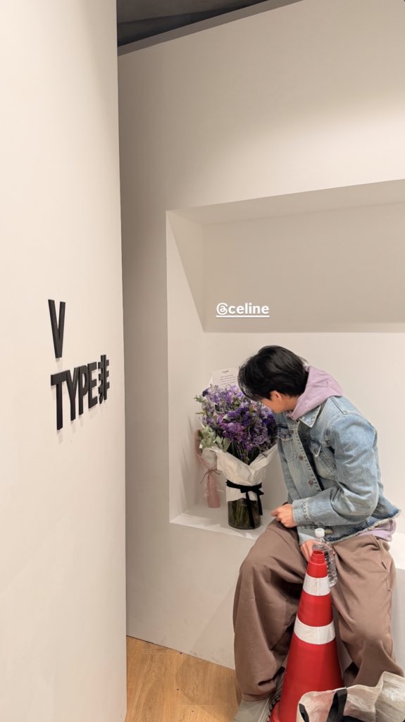 #V once again visited his TYPE 非 exhibition 🥹