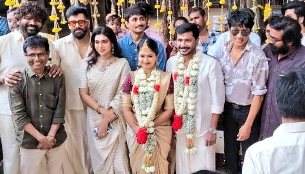kayaldevaraj's tweet photo. February 2nd
2025
#ArunkumarWedding
#CelebrityWedding
#VijaySethupathi #Siddharth
#Vikram #DusharaVijayan #VigneshShivan #SJSuryah
#PannaiyarumPadminiyum
#Sethupathi #Sindhubaadh
#Chithha #VeeraDheeraSooran
Director #SUArunKumar , Assistant Director A.Ashwini Love Marriage https://t.co/PVcFlyVDkw