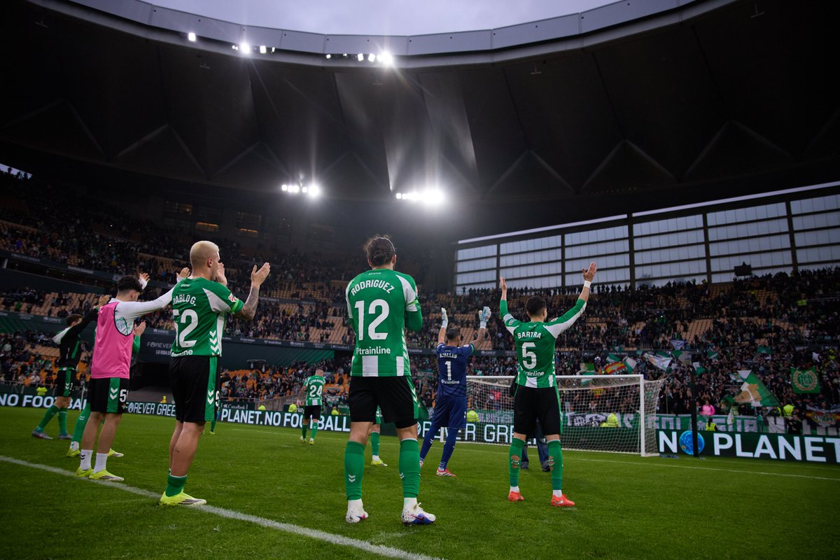 RealBetis's tweet photo. Todos JUNTOS hacia la victoria 🤜🤛 https://t.co/qKTKbDs31x