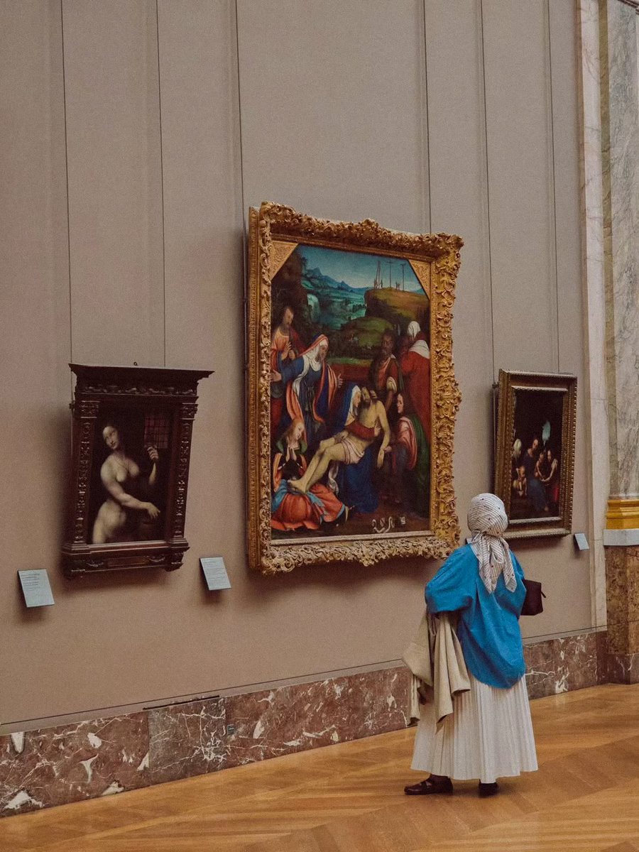 matialonsor's tweet image. Cuando voy a un museo me fascina observar (y retratar) a la gente interactuando con las obras de arte