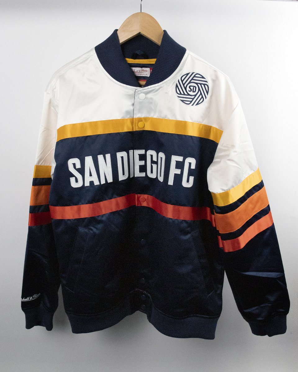 BillionCreation's tweet image. Repping your city. 🔥
Mitchell &amp;amp; Ness SDFC apparel built for real fans 😏

Available now at billioncreation.com