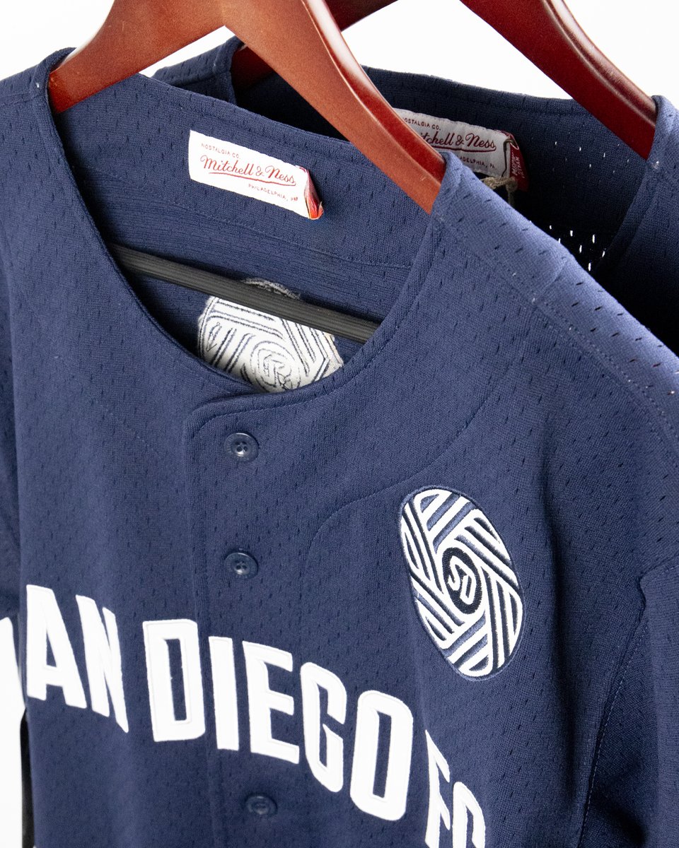 BillionCreation's tweet image. Repping your city. 🔥
Mitchell &amp;amp; Ness SDFC apparel built for real fans 😏

Available now at billioncreation.com