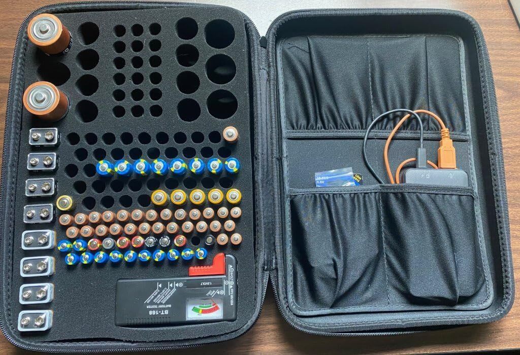 Comecase_direct's tweet image. Weekend cleaning feels easier when everything has its place 🧹🔋
The Comecase Battery Organizer keeps all your AA, AAA, C, D &amp;amp; 9V batteries neatly stored and ready to go.
Shop now: amazon.com/dp/B07GSLW9CM 
#Comecase #WeekendCleanup #HomeOrganization #BatteryOrganizer #CleaningDay