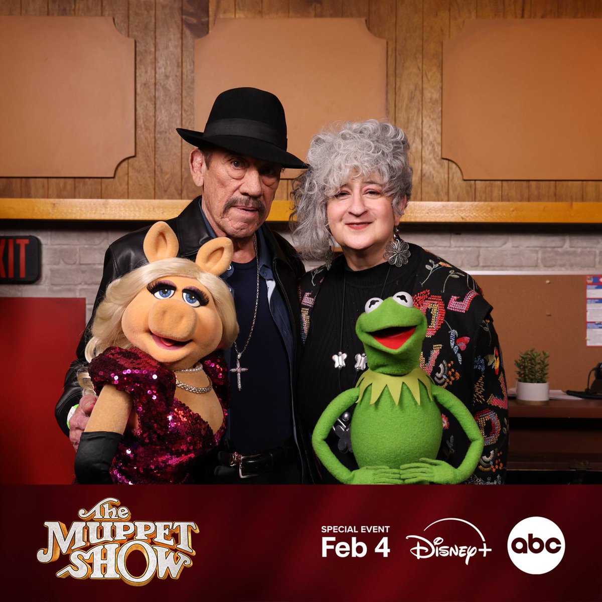 Hanging out with my friends! #TheMuppetShow premieres February 4 on <a href="/DisneyPlus/">Disney+</a> and <a href="/ABCNetwork/">ABC</a>.