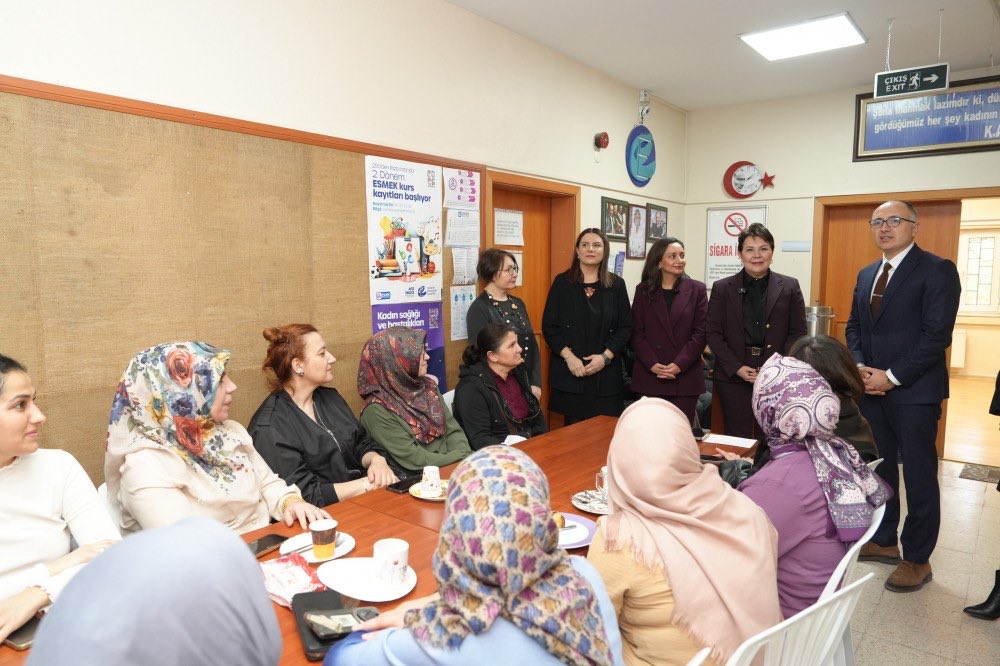 EBB ile Türkiye Aile Sağlığı ve Planlaması Vakfı iş birliğinde hayata geçirilen Kadın Sağlığı Seminer Programı, kadınların koruyucu sağlık yaklaşımı konusunda bilinçlenmesini hedefleyerek ESMEK Emek Eğitim Merkezi kursiyerlerinin katılımıyla gerçekleştirildi.