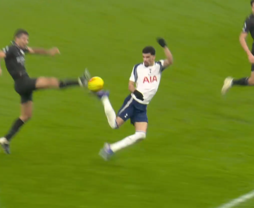 centregoals's tweet photo. 🚨🚨| A SCORPION KICK FROM DOMINIC SOLANKE TO EQUALIZE IT FOR SPURS!! 🤯🔥 https://t.co/5vrHclK7ie