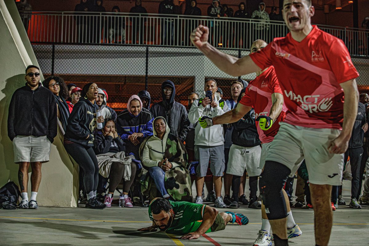 RestrungMag tweet media