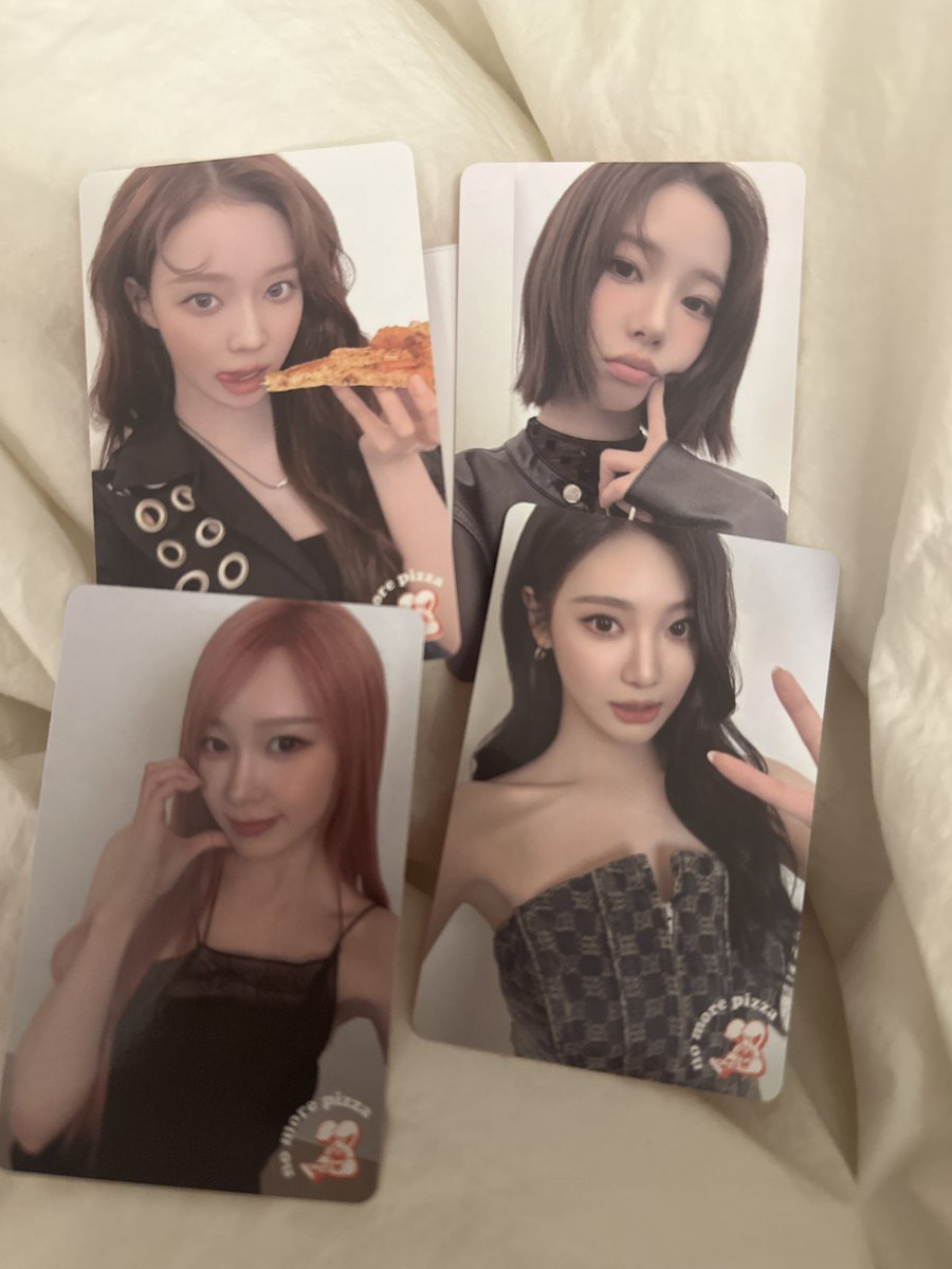 샤갈 노모어피자 이것 뭐에요..?
피자 시켜먹었는데
버전 1포카만 온썰 푼다….
진짜 구라같다….🧎‍♀️
(제 친구가 절 위해 대신 시켜먹었는데 버전1 포카가 왔어요….이게뭔…무슨일이지…..)