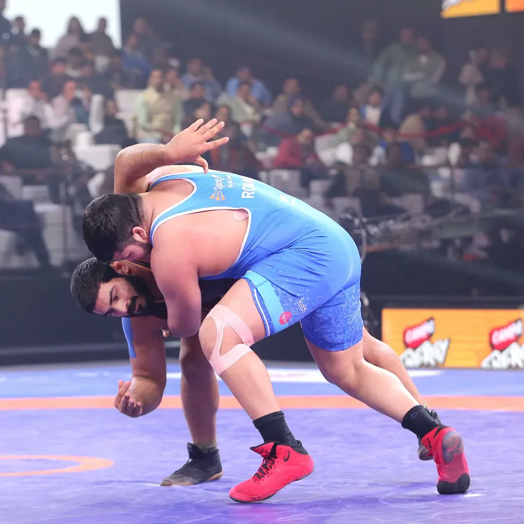 pwl_india's tweet photo. Ronak defeats Anirudh Gulia 12-2 in 125 Kg. A dominant heavyweight performance as Delhi Dangal Warriors respond strongly in the Final. The battle for the title continues. #ronak #delhidangalwarriors #haryanathunders #pwl2026 #finals https://t.co/9CKwDYGoRa