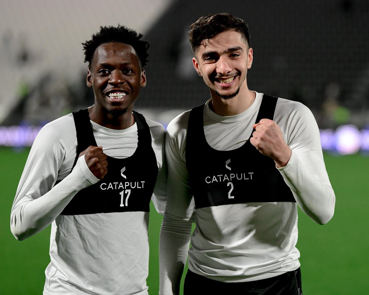 AlShababSaudiFC's tweet photo. ابتسامة الانتصار 🤍🖤

#يلا_شباب | #الشباب_الفيحاء https://t.co/CcR7amTXVD