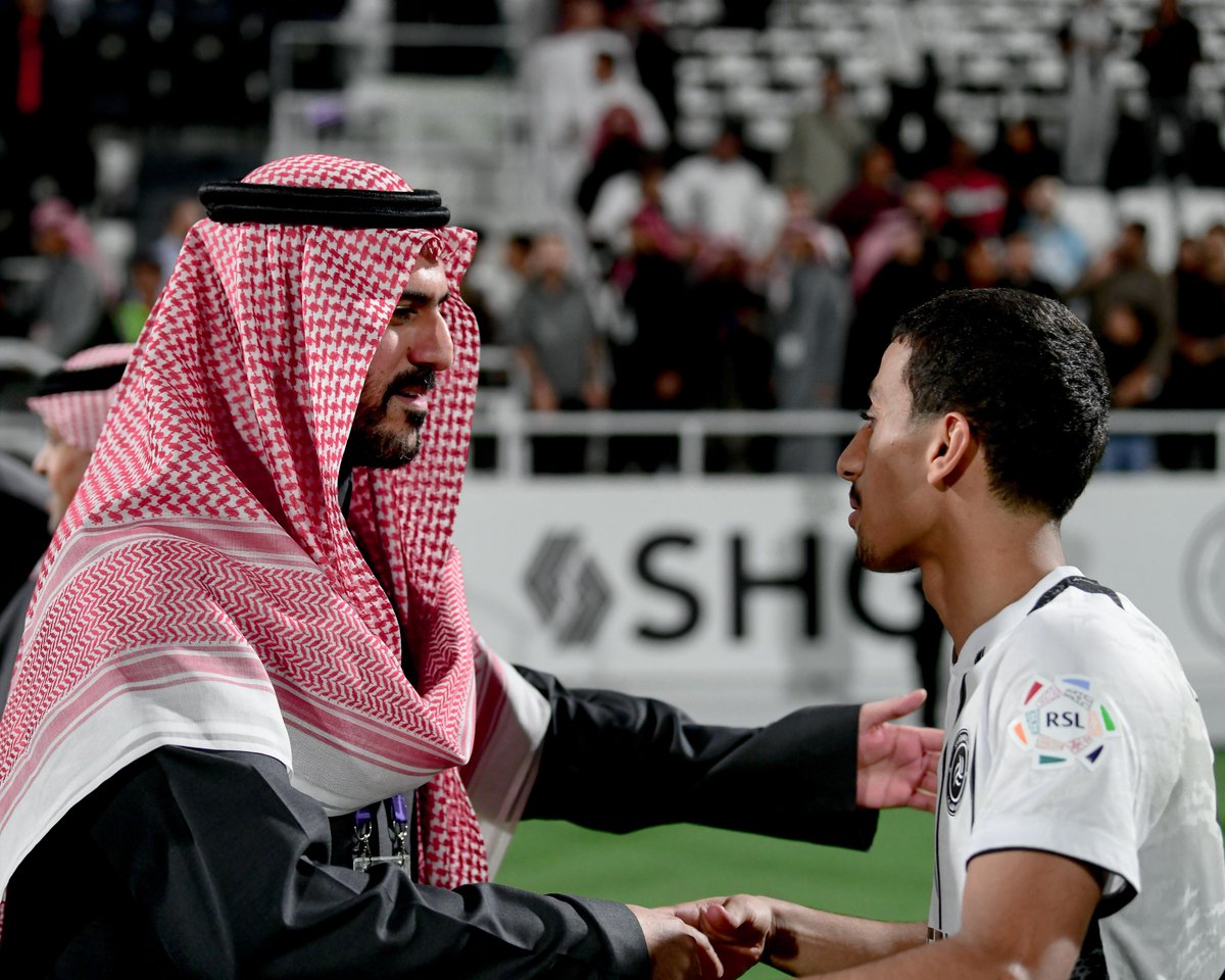 AlShababSaudiFC's tweet photo. ابتسامة الانتصار 🤍🖤

#يلا_شباب | #الشباب_الفيحاء https://t.co/CcR7amTXVD