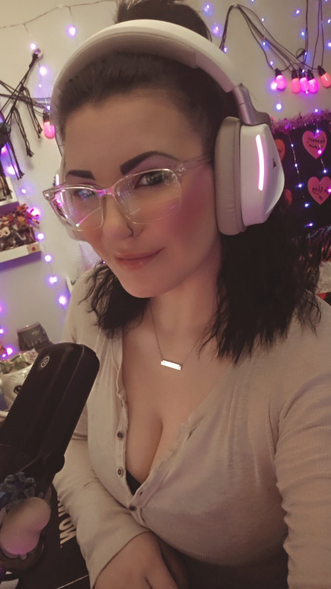 BellaRose0810's tweet photo. โจ LIVE NOW (1PM EST) โจ
First stream back after a 2-month break ๐ฅน๐
Weโre starting with some chatting & catching up, then diving into God of War for my first ever playthrough โ๏ธโจ
Come hang out โ I missed you ๐ซถ
https://t.co/rXcd9P0wUU
#LiveNow #StreamerReturn #GodOfWar #FirstPlaythrough #TwitchStreamer #GirlGamer