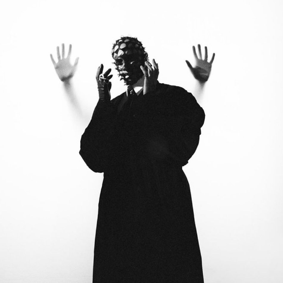 "Güvenini insanlar üzerine kuran onu bataklığın üzerine kurmuş olur."

—Niccolo Machiavelli.