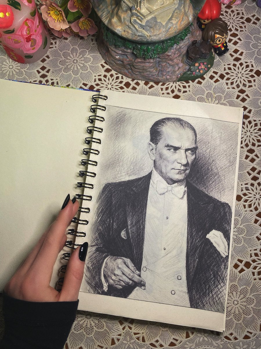 yıllar sonra kalemi elime aldım. senden daha anlamlı çizecek bir şey bulamadım