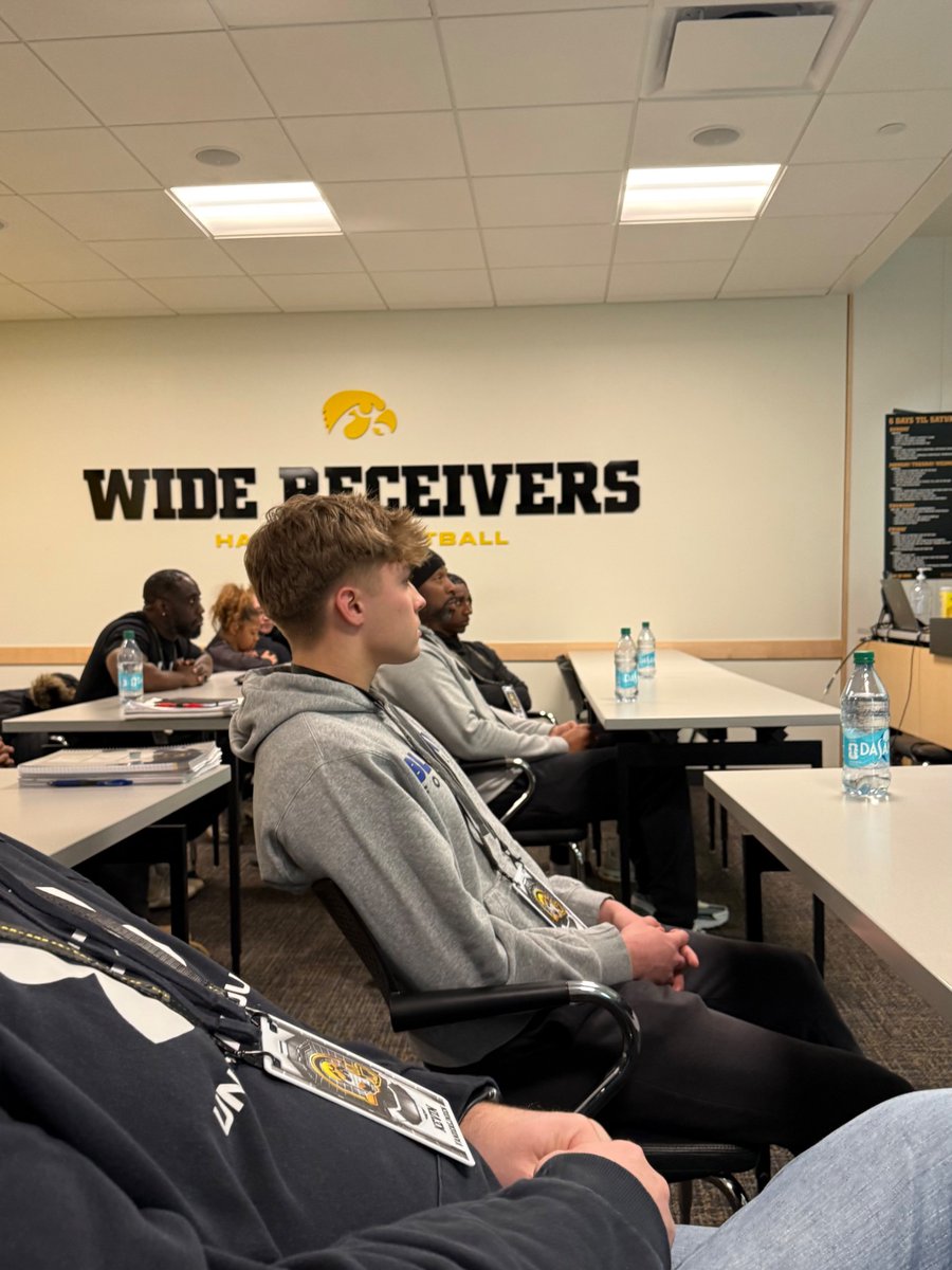 r_vanderlinden8's tweet photo. Had a great experience at Iowa’s Junior Day! Looking forward to being back in Iowa City in the spring! @CoachBudmayr @Coach_Niemann @CoachKrueger3 @HawkeyeFootball https://t.co/hOdLxOKrqe