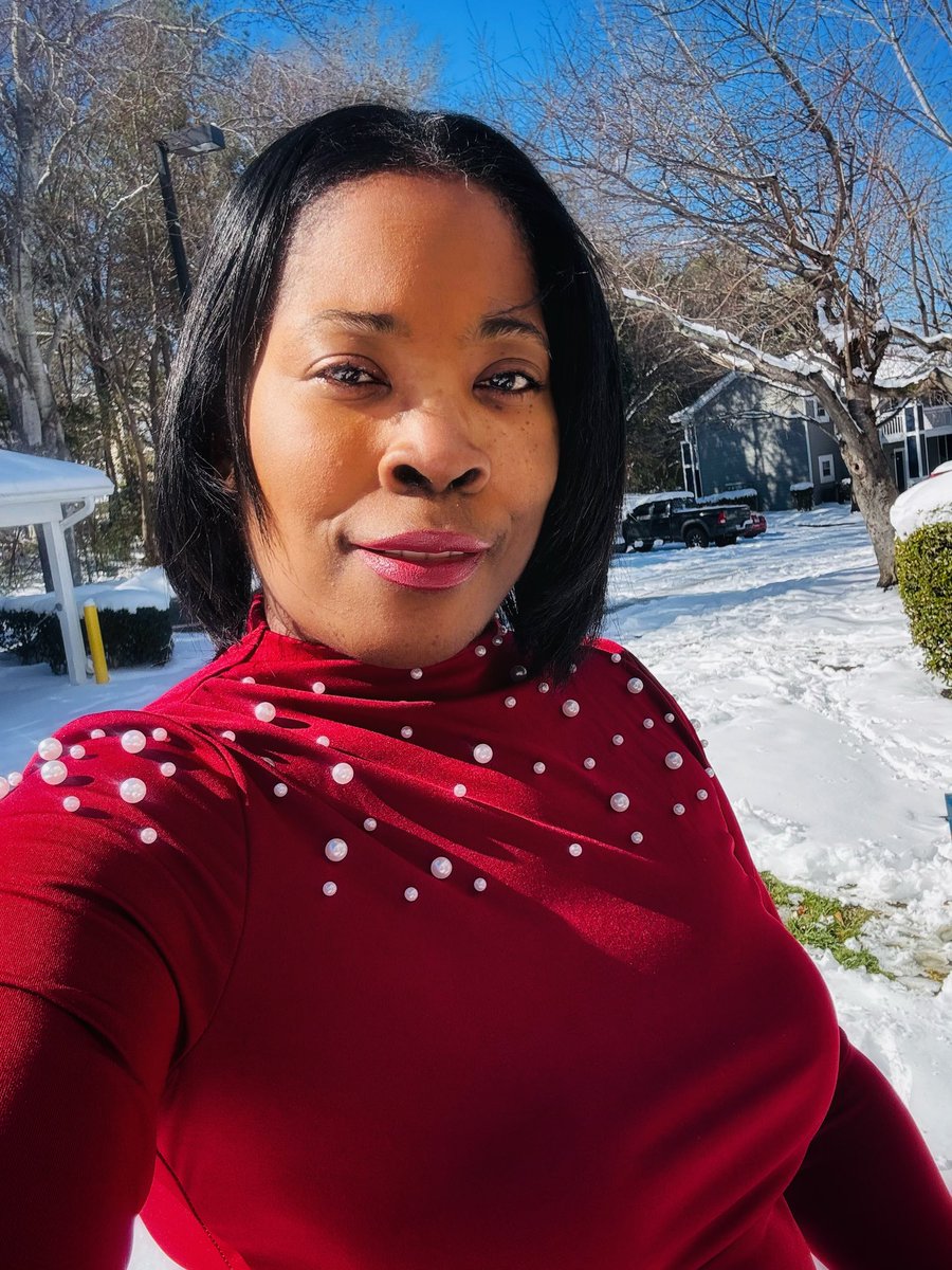 lasheikcalhoun's tweet photo. I’m not letting the snow stop me from enjoying my birthday. I decided to still doll myself up some and take some pictures in the snow. I didn’t last long outside so I only took a few 😆 #Chapter47 #snowday #birthdayvibes #AquariusSeason #winterbaby https://t.co/YEdM0kLLyH
