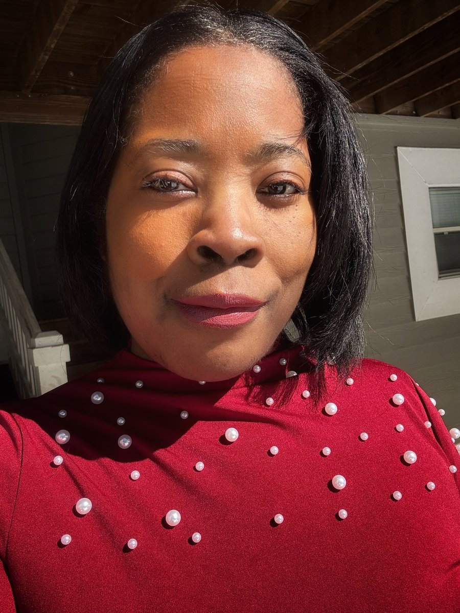 lasheikcalhoun's tweet photo. I’m not letting the snow stop me from enjoying my birthday. I decided to still doll myself up some and take some pictures in the snow. I didn’t last long outside so I only took a few 😆 #Chapter47 #snowday #birthdayvibes #AquariusSeason #winterbaby https://t.co/YEdM0kLLyH