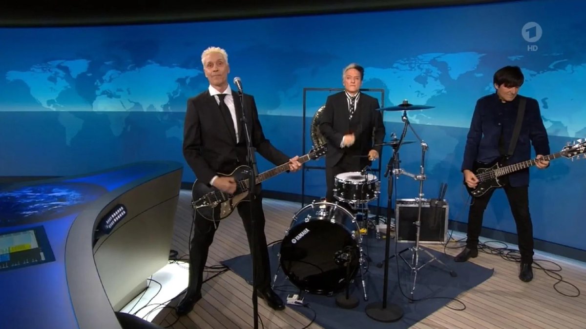 VizeAtze tweet media