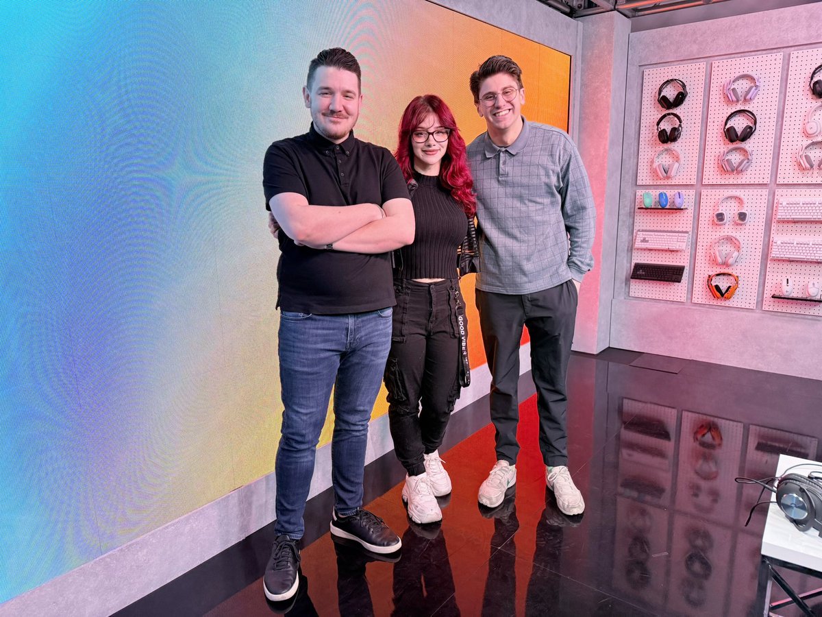 LemonKiwi_'s tweet photo. SURPRISE 🥳
@blucasts @BassFromThePast and I are covering the @LogitechG McLaren G Challenge! 🏁

Our first grand final has already kicked off, tune in!
🔴https://t.co/P3u5dfzBdT https://t.co/fAwWfsDD9P