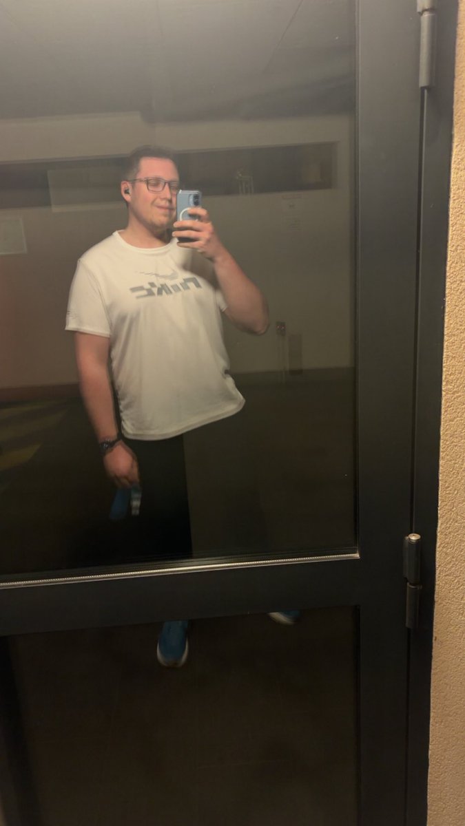 Un coup la piscine, un coup la course 😌
 #LGBTQIAWelcomeFebruary