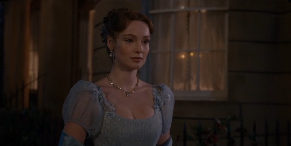 BridGabi's tweet image. vejo muito em alguns discursos do fandom bolsonabridgerton que as pessoas só toleram lésbicas quando elas performam algo que não ameace a feminilidade voltada pra validação masculina. a francesca ser delicada, "bonequinha" e AINDA ASSIM lésbica quebra a fantasia de que mulheres +