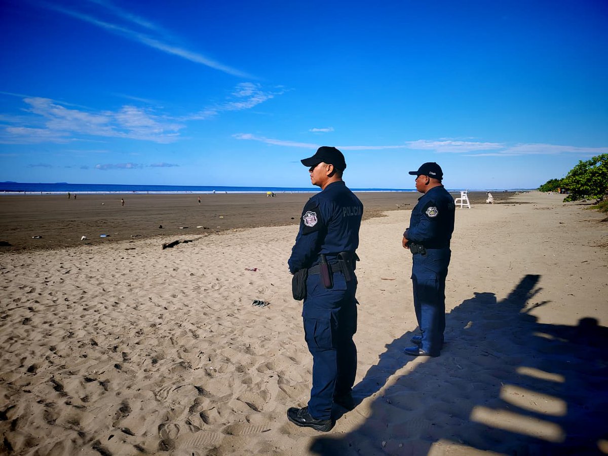 policiadepanama's tweet photo. #Comarcal | Desde tempranas horas, realizamos recorridos preventivos en las playas Las Lajas y playa Hermosa en el distrito de San Félix y San Lorenzo, con el objetivo de garantizar la seguridad y tranquilidad de los ciudadanos que visitan este sector. #DiosYPatria https://t.co/HBJUeuQjpM