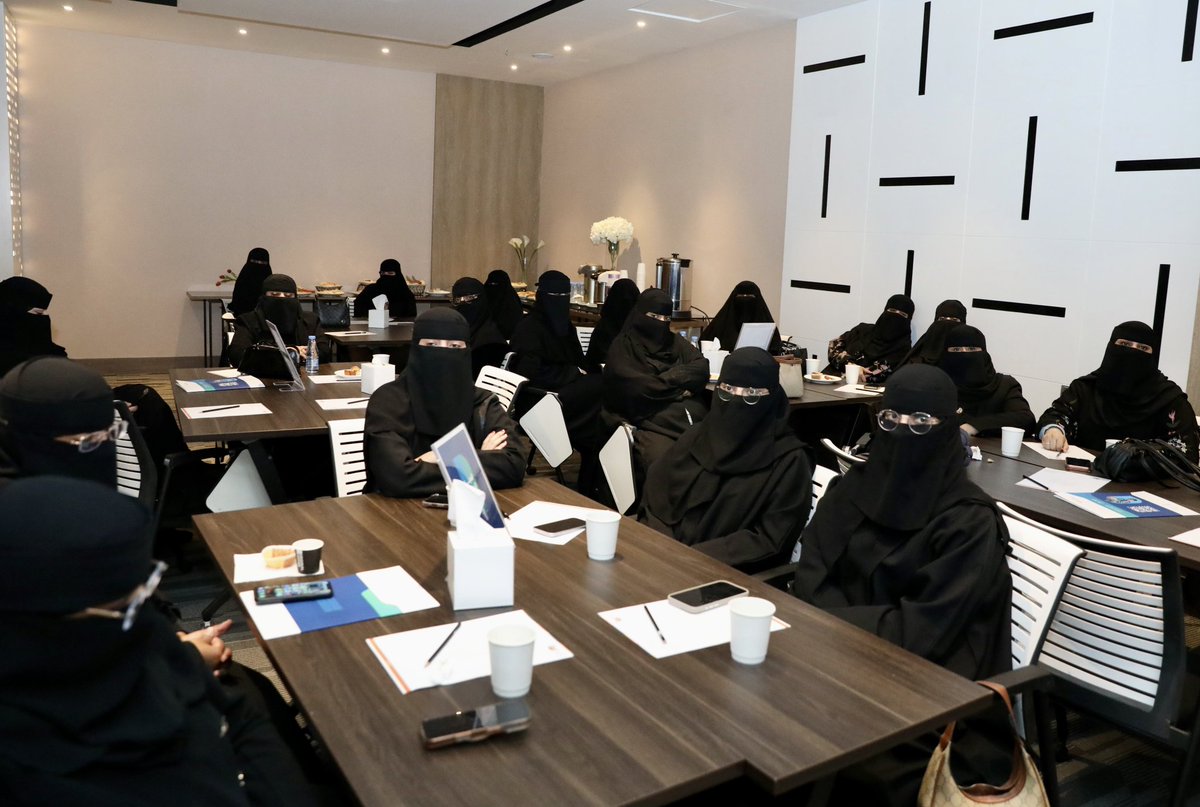 مديرات مدارس منطقة #الجوف
ما شاء الله..🌸
علم وعمل، وأدب وأخلاق، وخدمة دين، وخدمة وطن، وستر وعفاف وحشمة.
يا رب..🤲 تبارك فيهن وفي علمهن وتوفقهن لما تحب وترضى.
#المراه_السعوديه