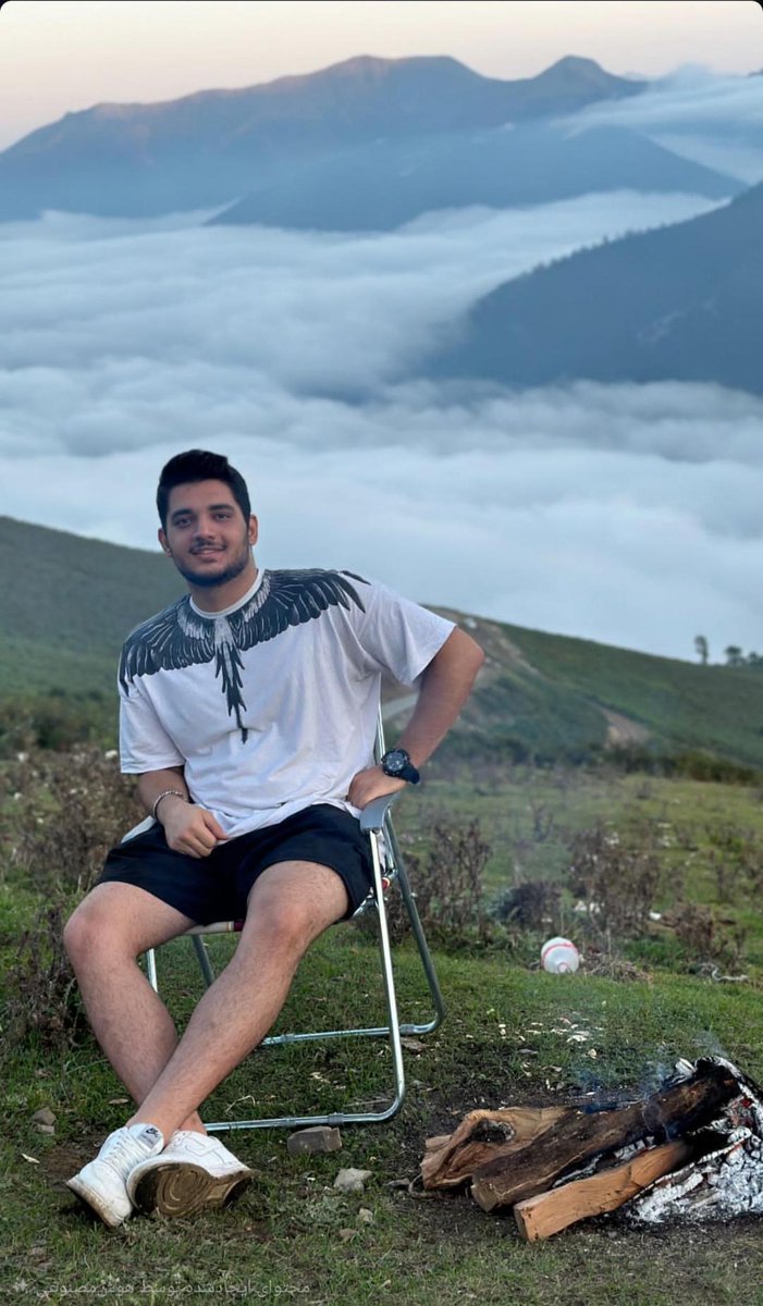 جاویدنام #امیررضارستمی 
۲۲ساله که پنجشنبه ۱۸ دی در #یافت‌آباد تهران با دو گلوله به پهلو و قلب کشته شد
لطفاً صدای #امیررضارستمی و خانوادش باشید