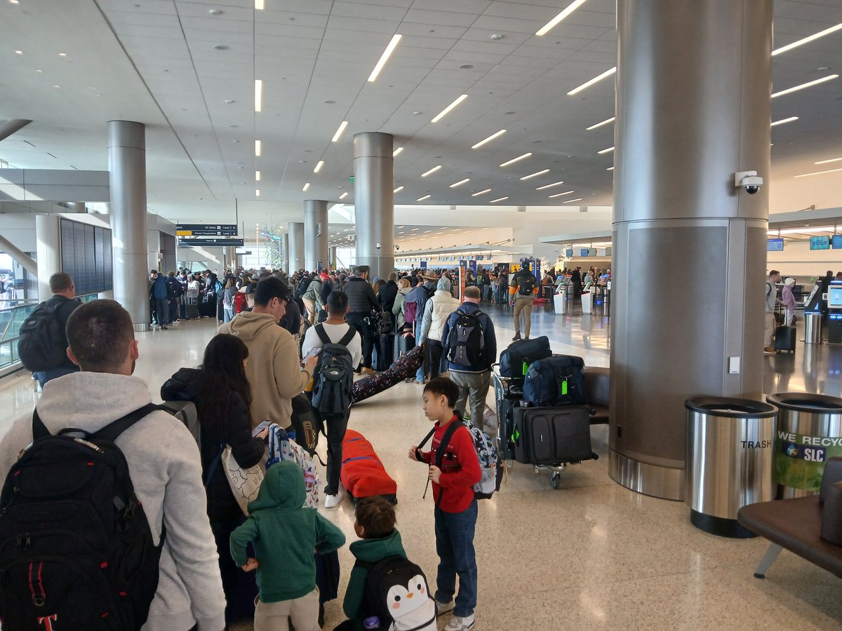 B_Linkenheimer's tweet photo. @SouthwestAir - y'all know do know in advance how many passengers are departing from @slcairport on a Sunday &amp; you should be embarrassed by this sh!+ show. No sign of any Employees from #southwest around to even attempt to guide their Customers or control the chaos. #NeverAgain https://t.co/IqSCVMuKyr