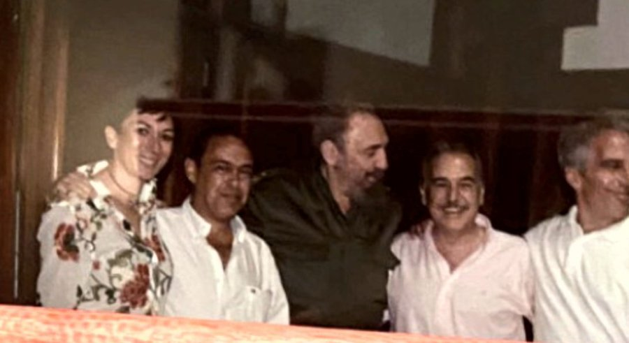 "Fidel Castro":
Porque se filtró una foto del difunto dictador comunista, quién se reunía junto a Jeffrey Epstein.