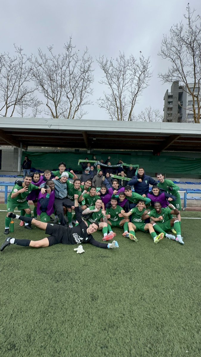 SADvillaverde's tweet photo. @CDFTRESCANTOS @DavidGalanCaste +3 trabajado bajo la lluvia de Tres Cantos con un equipo que luchó hasta el final 💚⚽️

#vamosbotti💚 #elbotti #3rfef #rffm #elbarriohumildadesfuerzo https://t.co/197OAxtepl