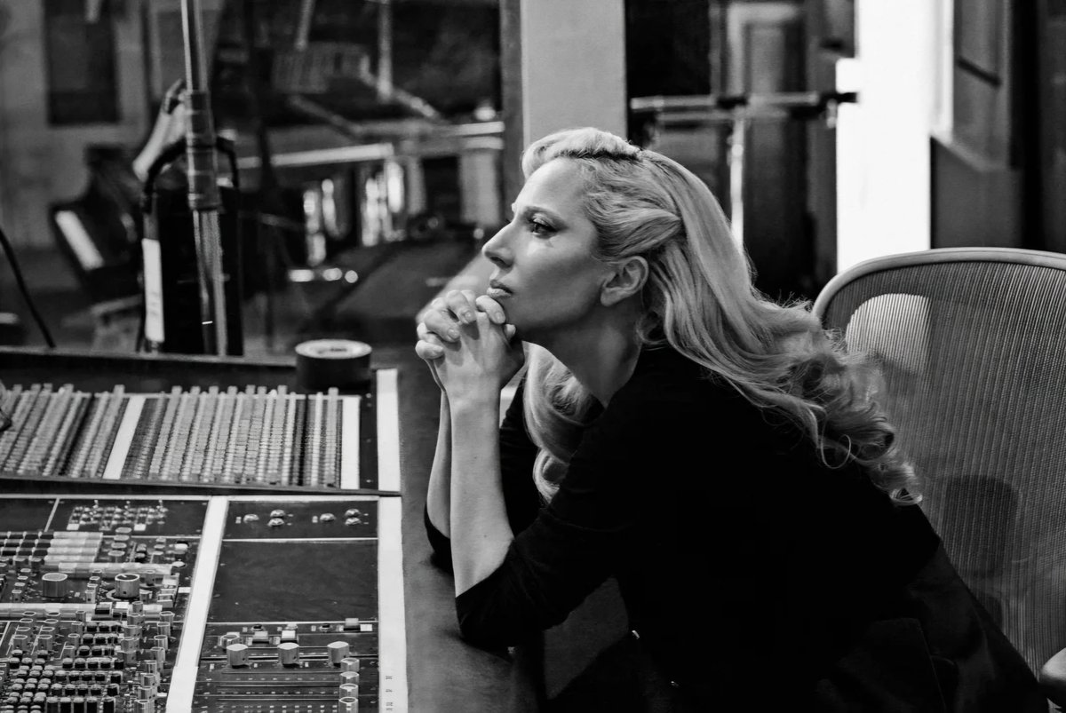 RDT Lady Gaga tweet media