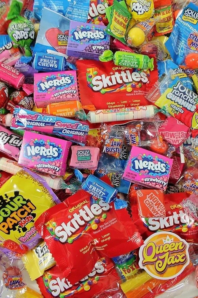oasishealthapp's tweet photo. Top 28 candy brands were independently tested to contain dangerous levels of arsenic:

- Tootsie Fruit Chew Lime: 570 ppb
- Jolly Rancher Sour Apple: 540 ppb
- Twizzlers Watermelon: 510 ppb
- Nerds Gummy Clusters: 500 ppb
- Laffy Taffy Banana: 480 ppb
- Sour Patch Kids: 470 ppb
- Nerds Strawberry: 450 ppb

Long-term arsenic exposure is linked to developmental delays in children, immune system damage, and increased cancer risk later in life.

Safe yearly limit for children (pieces):
- Snickers: 2
- Kit Kat: 2
- Twizzlers Strawberry: 4
- Jolly Ranchers: 6
- Swedish Fish: 8
- Tootsie Rolls: 8
- Sour Patch Kids: 36
- Skittles: 48
- Nerds: 96

Cleanest options tested: Yum Earth and Annie's Organic, Unreal and Reese's

Track the latest candy testing in the Oasis app