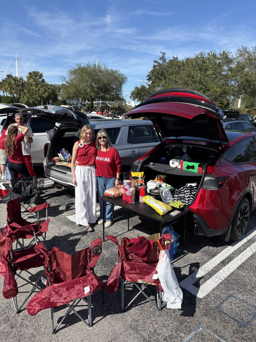 ruomarap's tweet photo. What a great Natty and tailgate with IU alumni!  Hoo Hoo Hoosiers! https://t.co/5Eoas3efbI