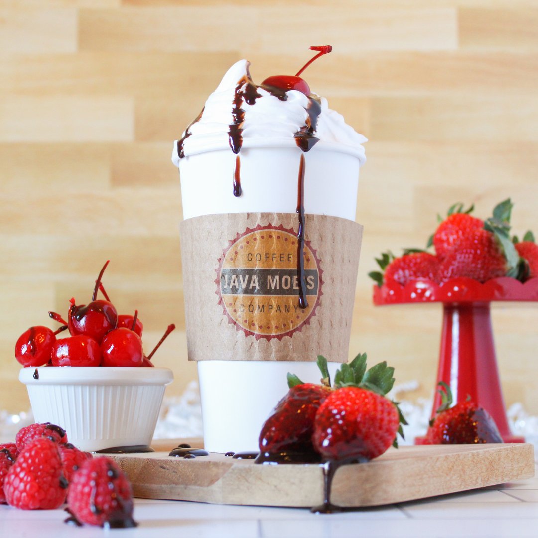 JavaMoes's tweet photo. Drink of the Week: 𝐂𝐇𝐎𝐂𝐎𝐋𝐀𝐓𝐄 𝐂𝐎𝐕𝐄𝐑𝐄𝐃 𝐁𝐄𝐑𝐑𝐘 𝐋𝐀𝐓𝐓𝐄 🍓
It starts with chocolate, then you choose which berry flavor you'd like (cherry, raspberry, or strawberry!)
𝐓𝐫𝐲 𝐢𝐭 𝐡𝐨𝐭, 𝐢𝐜𝐞𝐝, 𝐨𝐫 𝐟𝐫𝐨𝐳𝐞𝐧 𝐟𝐨𝐫 $𝟏 𝐨𝐟𝐟 𝐚𝐥𝐥 𝐰𝐞𝐞𝐤! https://t.co/mLOviTtUfC