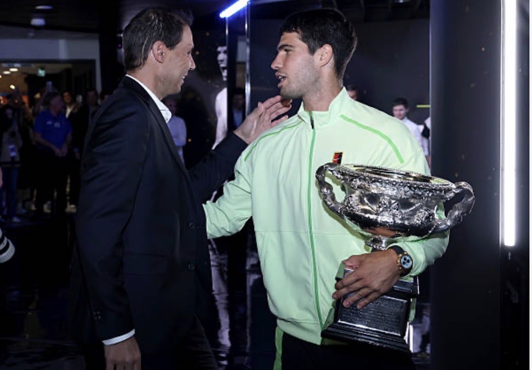 🏆🇪🇸 Españoles campeones de Grand Slam (single):

22 🚹 Nadal

7 🚹 ALCARAZ

4 🚹 Santana
4 🚺 Arantxa

2 🚹 Bruguera
2 🚺 Muguruza

1 🚹 Gimeno
1 🚹 Orantes
1 🚺 Conchita
1 🚹 Moyá
1 🚹 Costa
1 🚹 Ferrero