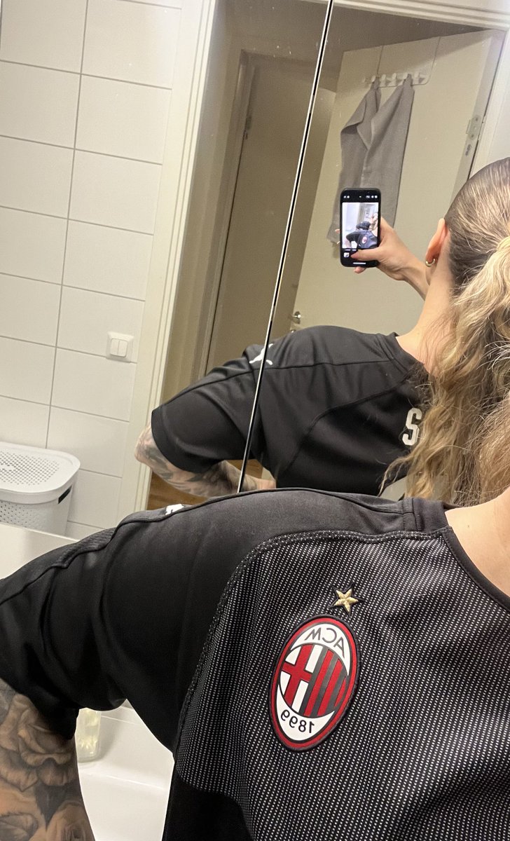sara🔴⚫️ tweet media