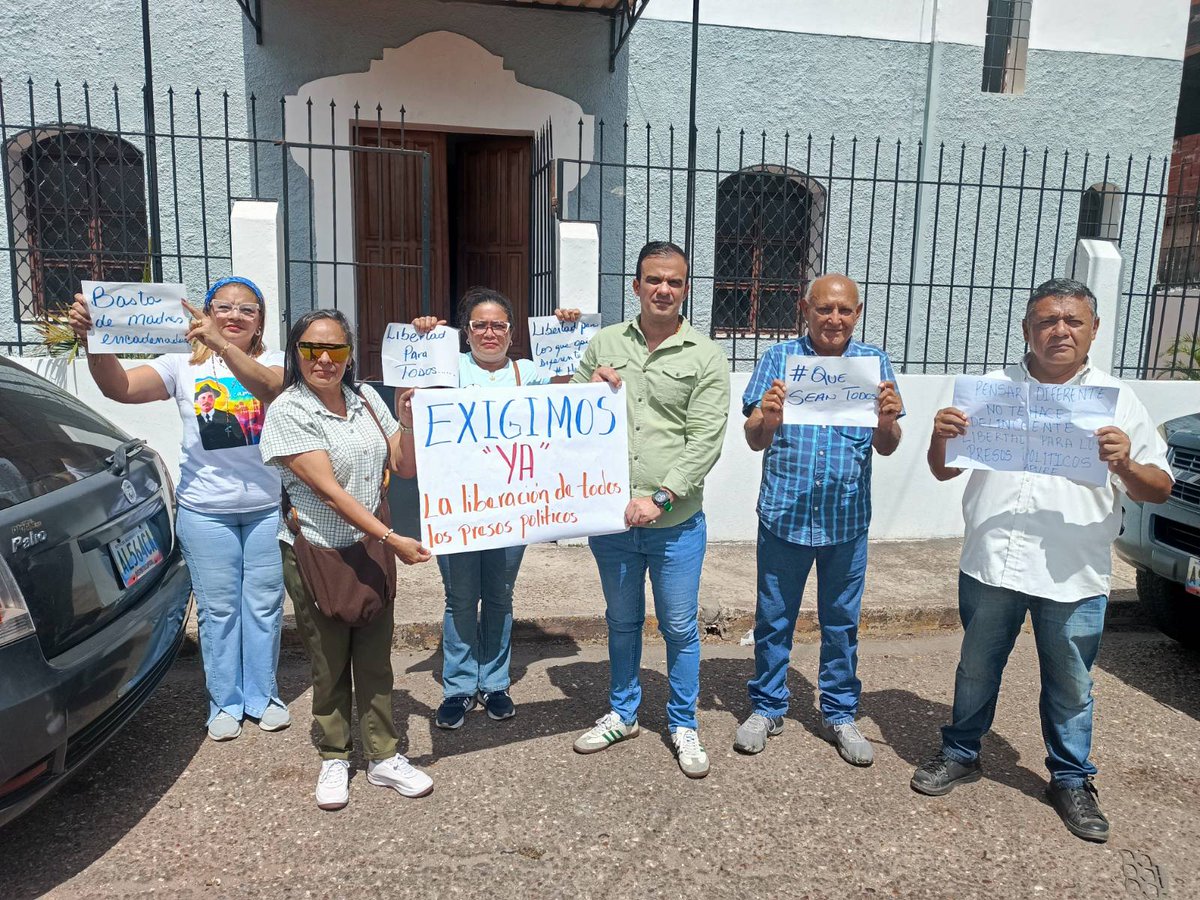 Hoy nos fuimos a la casa de Dios a orar por nuestros presos políticos #LibertadParaTodos <a href="/MariaCorinaYA/">María Corina Machado</a>