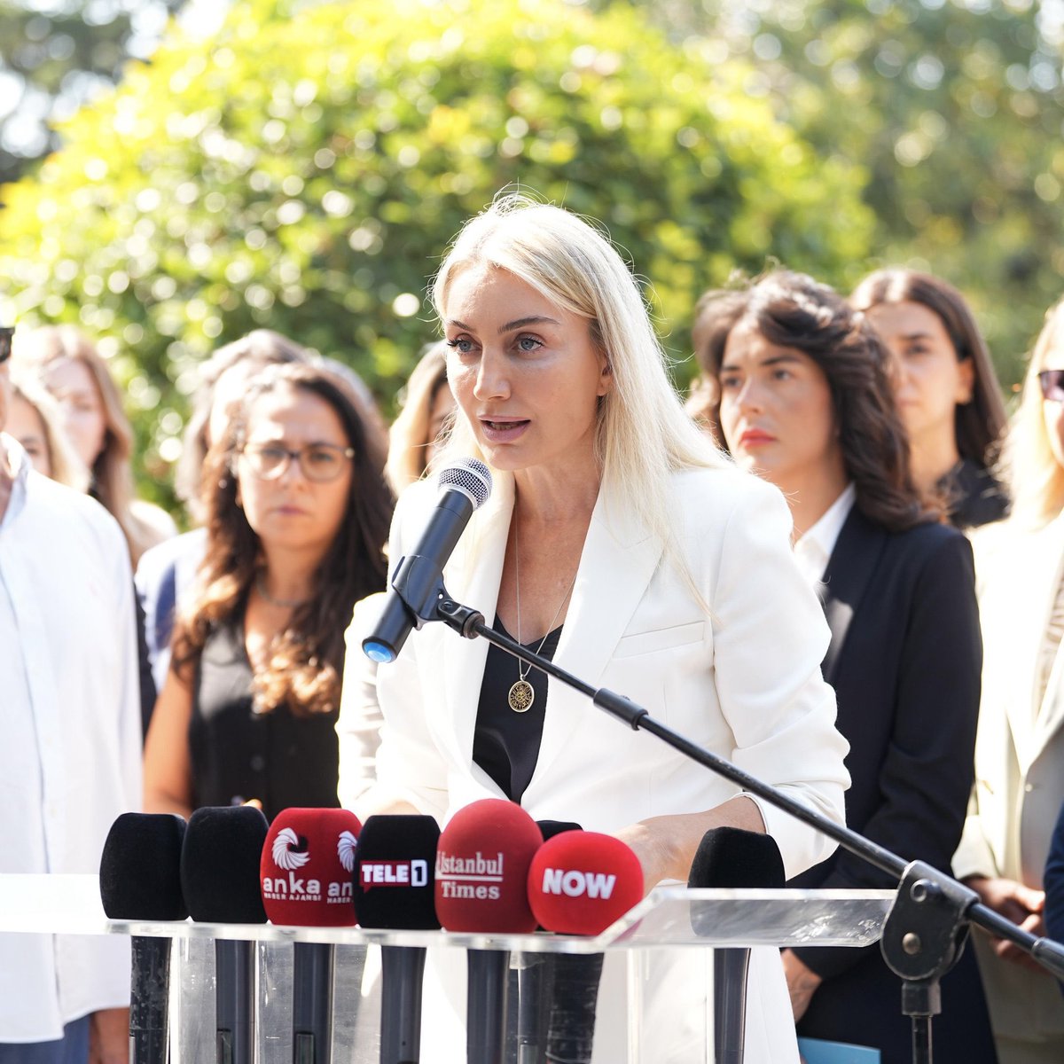 TheLaikYobaz's tweet image. Fotoğraftaki ayrıntıyı fark edene helal olsun.