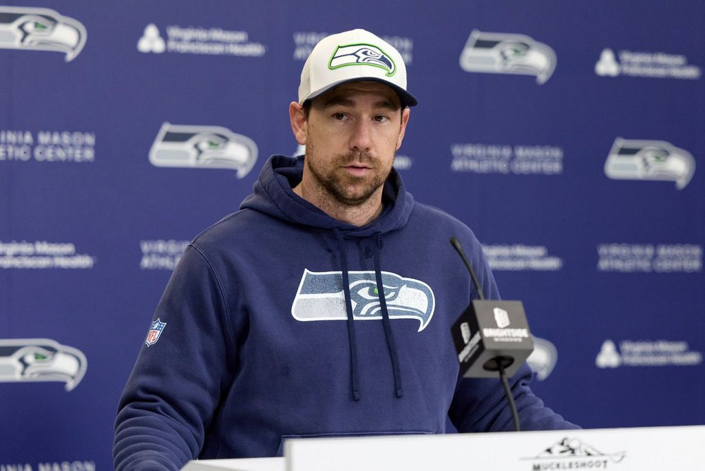 SleeperNFL's tweet photo. Seahawks OC Klint Kubiak intends to try to work out a deal to become the next head coach of the Raiders, per @AdamSchefter https://t.co/mjU1lyICt9