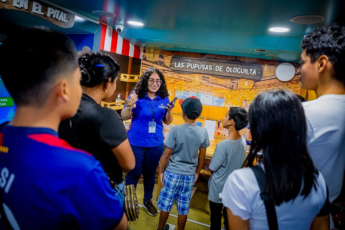 bcr_sv's tweet image. ¡Continuamos llevando la educación financiera a todo El Salvador a bordo de nuestro Bus Mi Viaje Financiero! 🚍