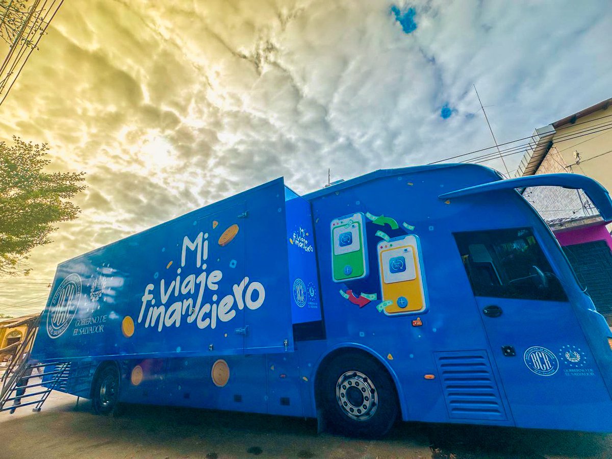 bcr_sv's tweet image. ¡Continuamos llevando la educación financiera a todo El Salvador a bordo de nuestro Bus Mi Viaje Financiero! 🚍