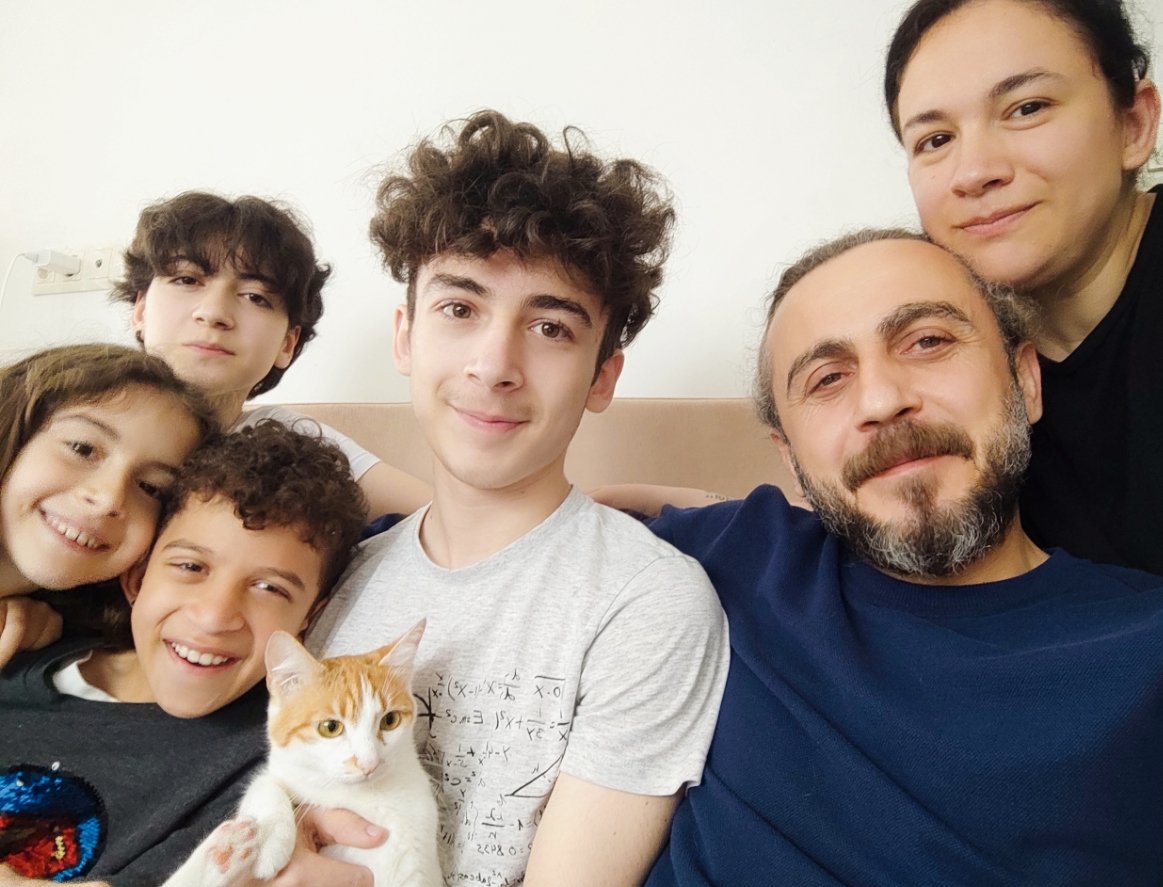 Herşey bir çift gözle başladı..