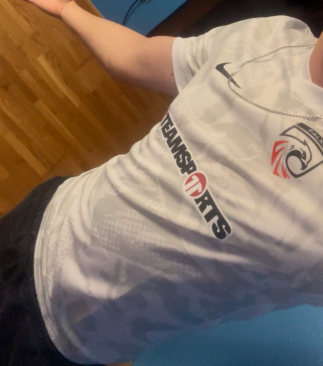 Nunca dije nada porque fueron decisiones muy difíciles, pero Falke es de esas experiencias que jamás olvidaré  

Gracias por el detalle 🦅💫