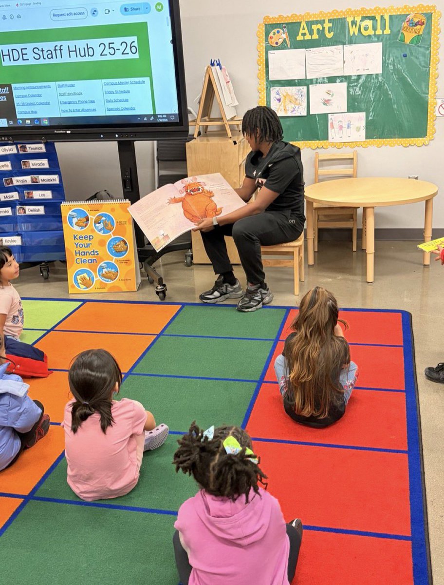 DAngeloJordan12's tweet image. Had an amazing time getting to read to the elementary students this past friday!! #dv @coachWillCo @Coachallen46AB